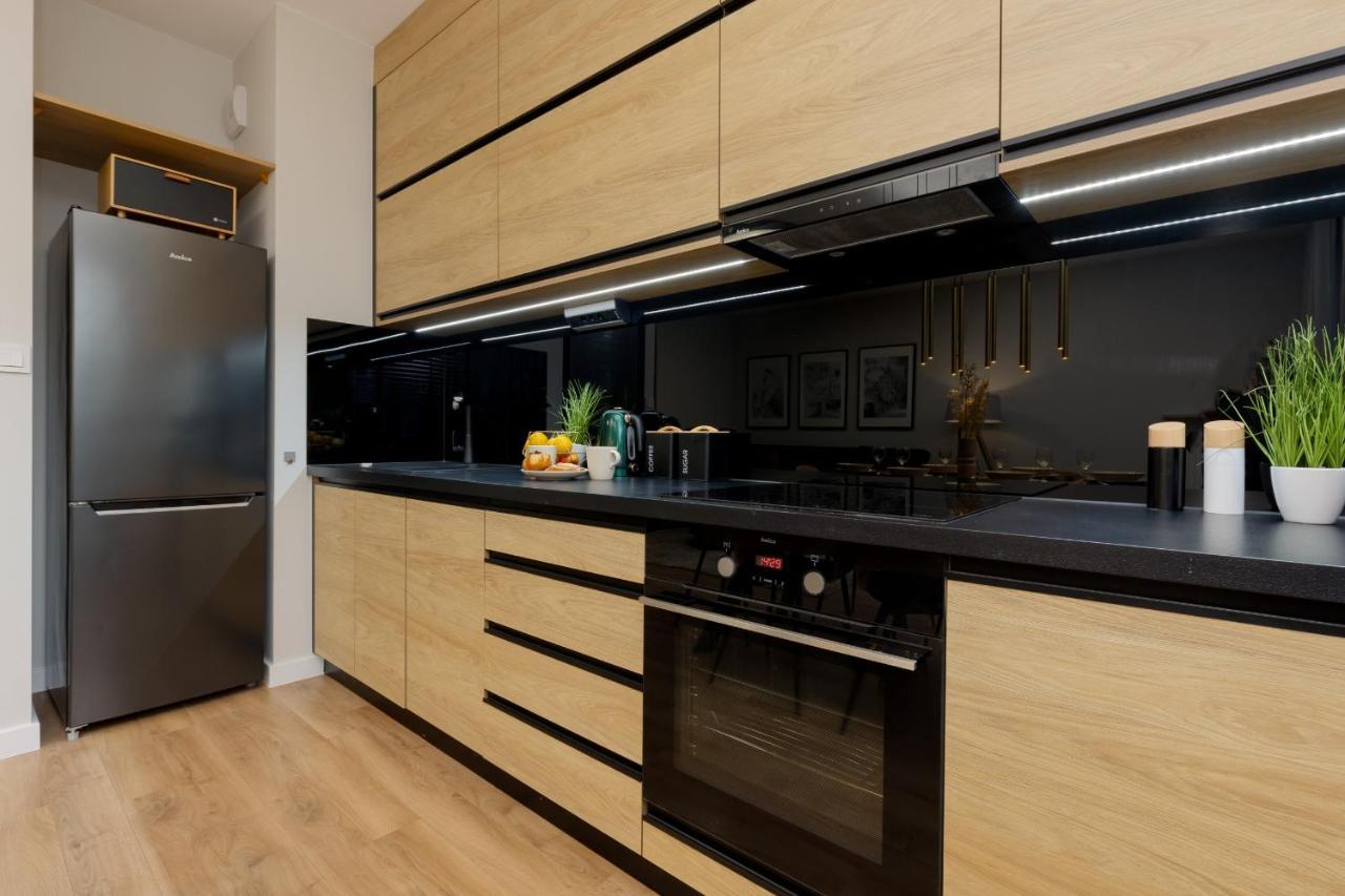 Spacious In With Balcony And Parking By Renters Apartment Warsaw