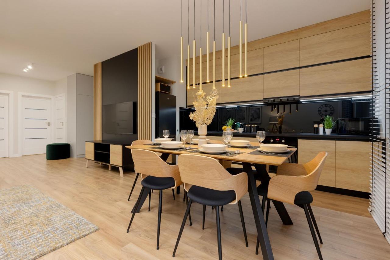 Spacious In With Balcony And Parking By Renters Warsaw