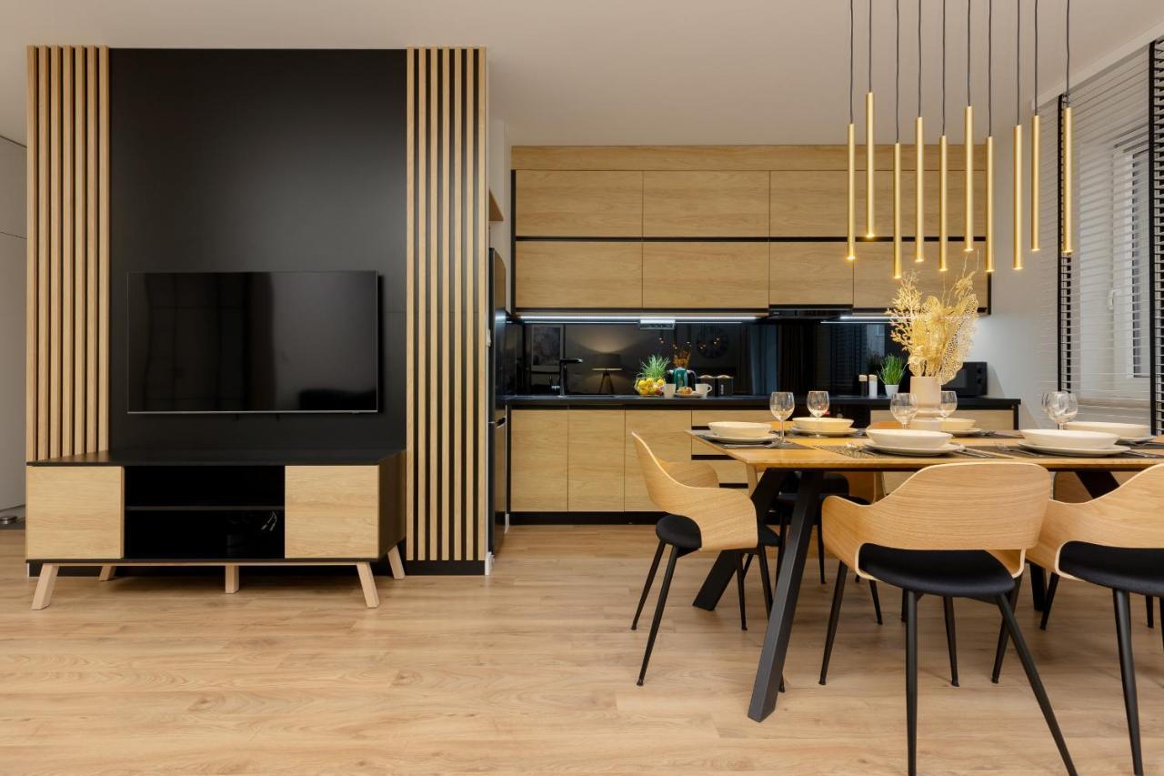 Spacious In With Balcony And Parking By Renters * Warsaw
