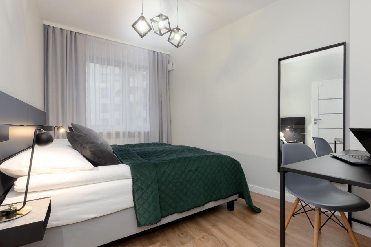 Spacious In With Balcony And Parking By Renters *