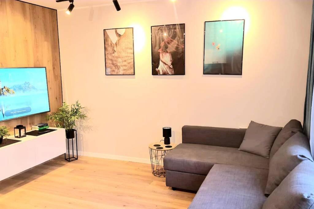 Saska Modern *
