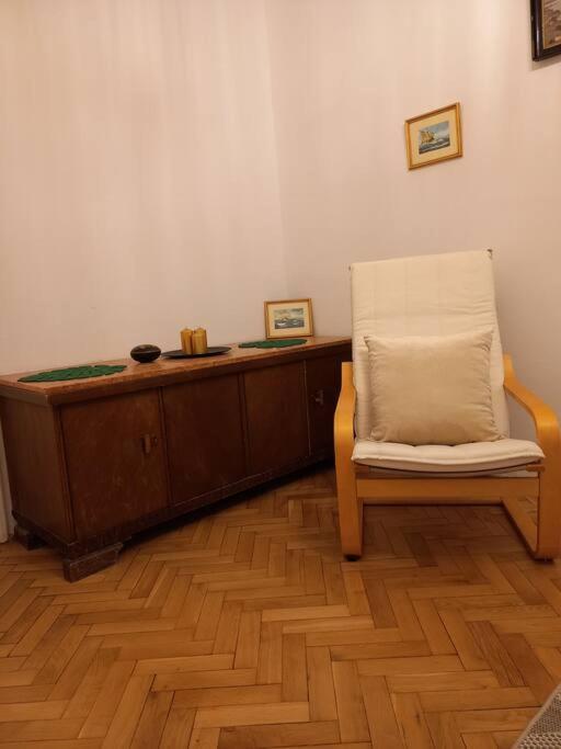 Apartment - Mi Stare