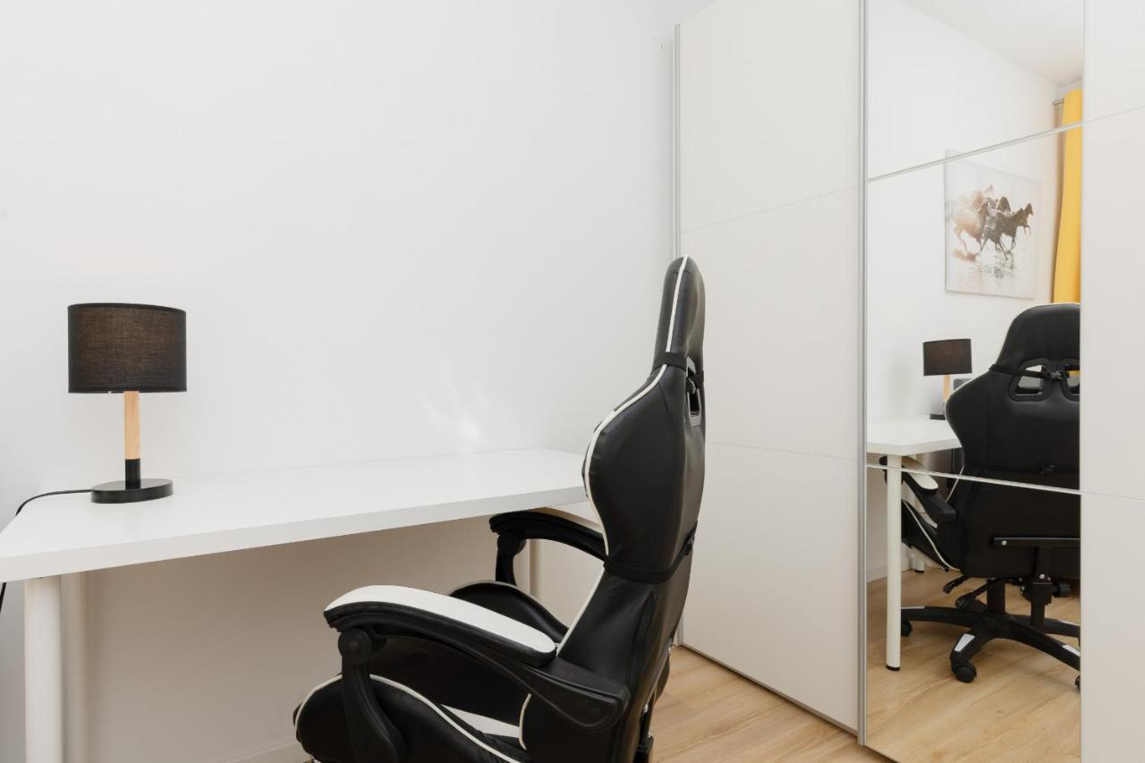 With Ac Mokotow Business Centre By Renters * Warszawa