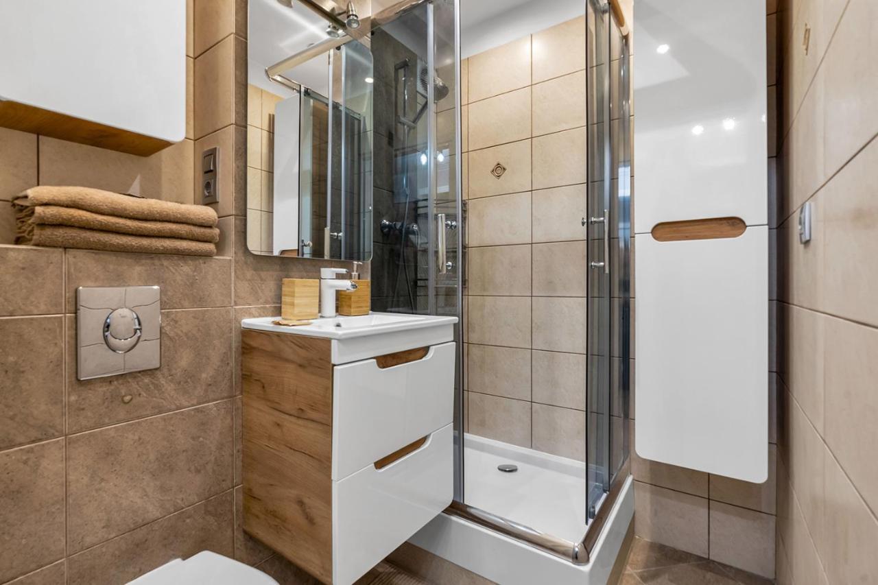 2-bedroom - Balcony, View, Location - By Rentujemy Apartment