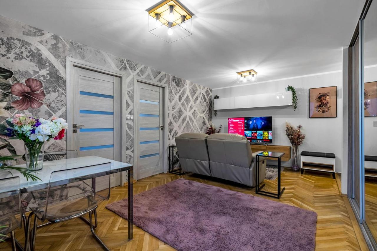 2-bedroom - Balcony, View, Location - By Rentujemy Apartment Warschau