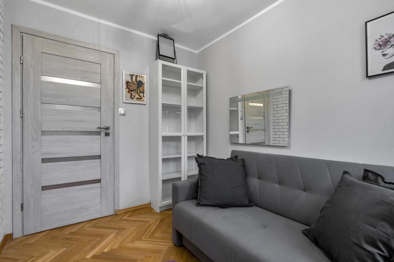 2-bedroom - Balcony, View, Location - By Rentujemy Apartment *