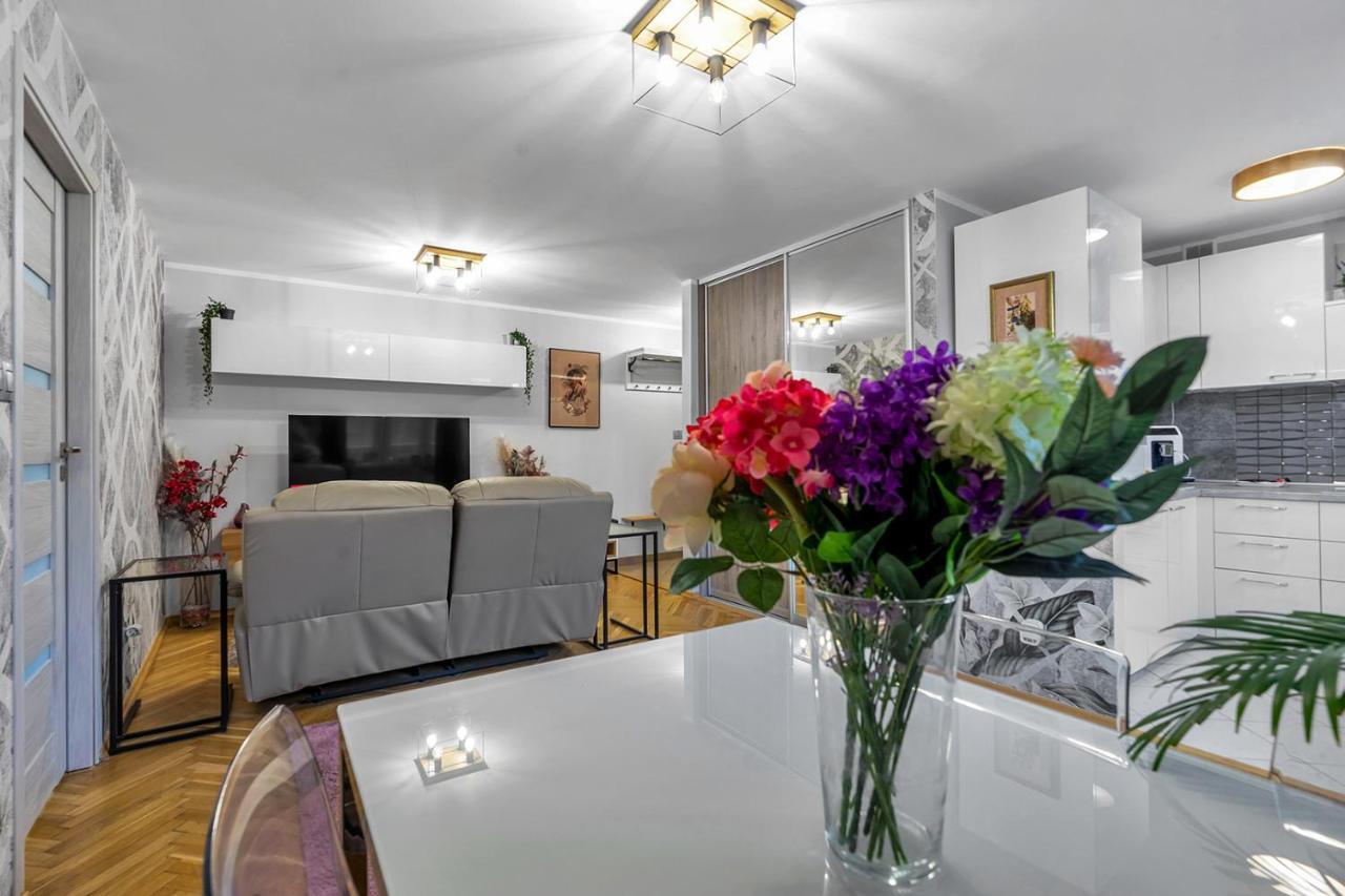 Apartment 2-bedroom - Balcony, View, Location - By Rentujemy Warschau