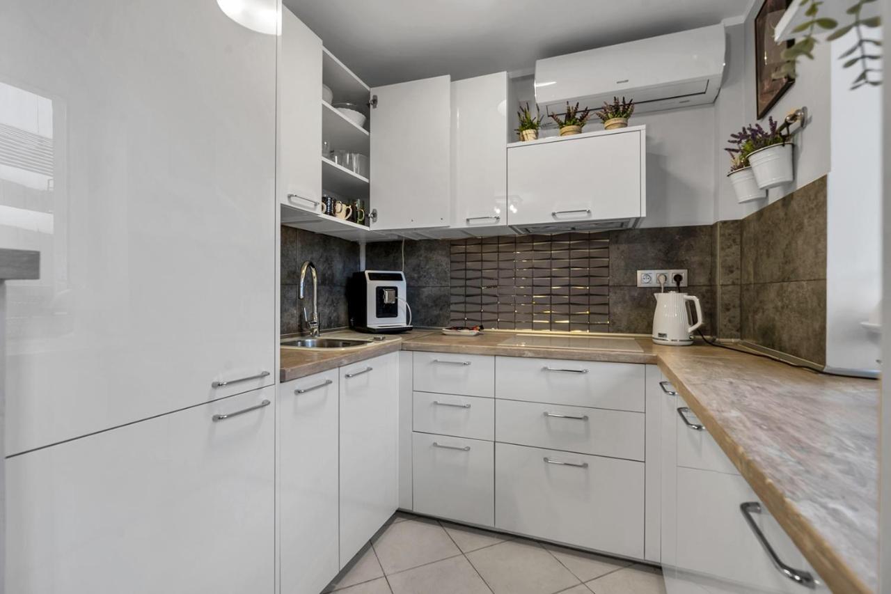 Apartment 2-bedroom - Balcony, View, Location - By Rentujemy