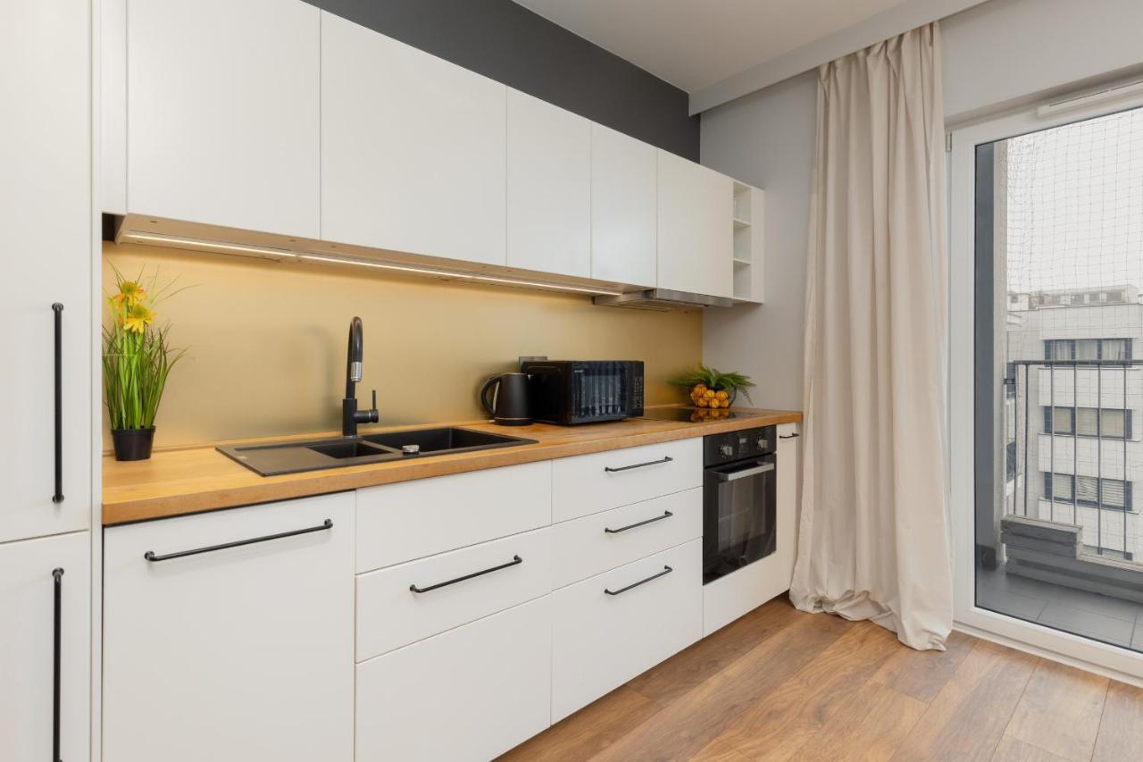 Apartment Elegant With Balcony In Close To The Airport By Renters Warsaw