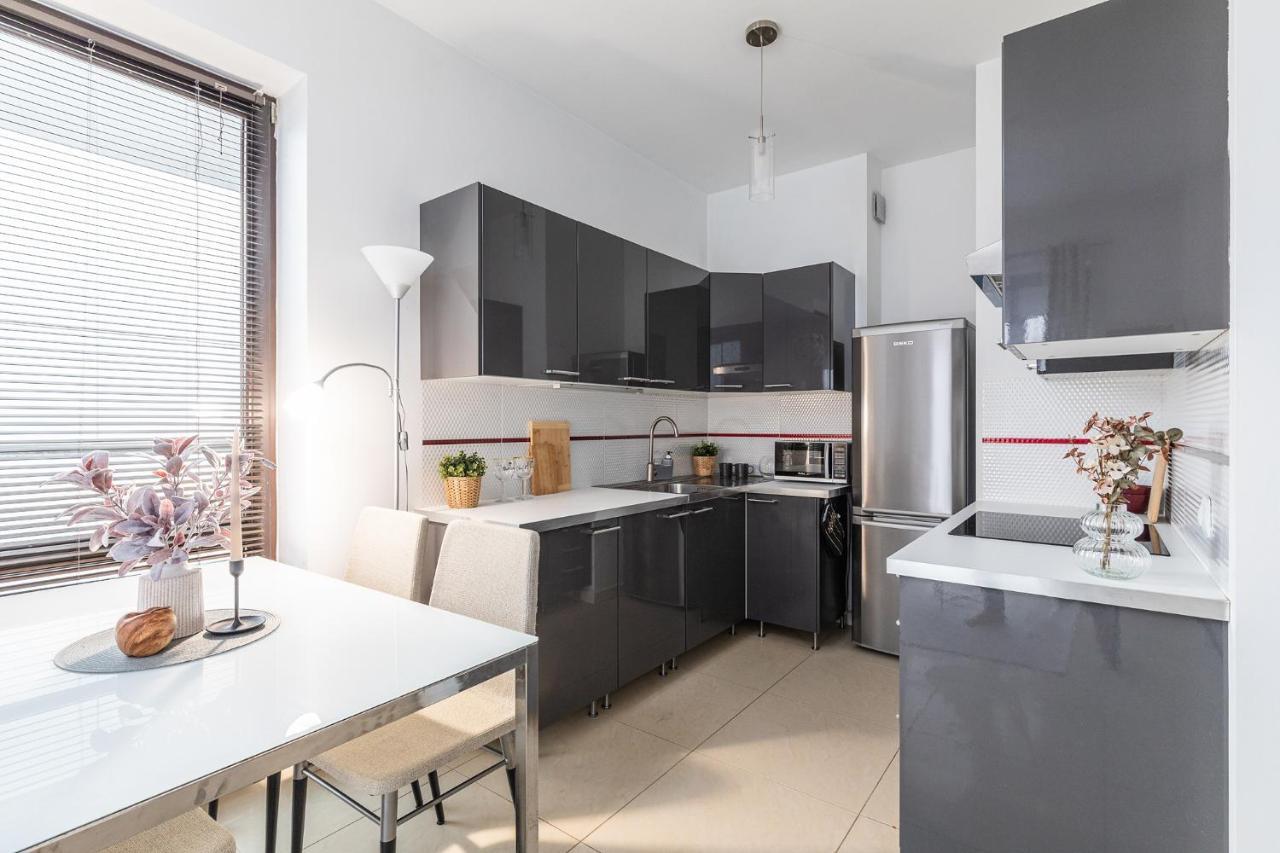 Superapart Bartycka 61