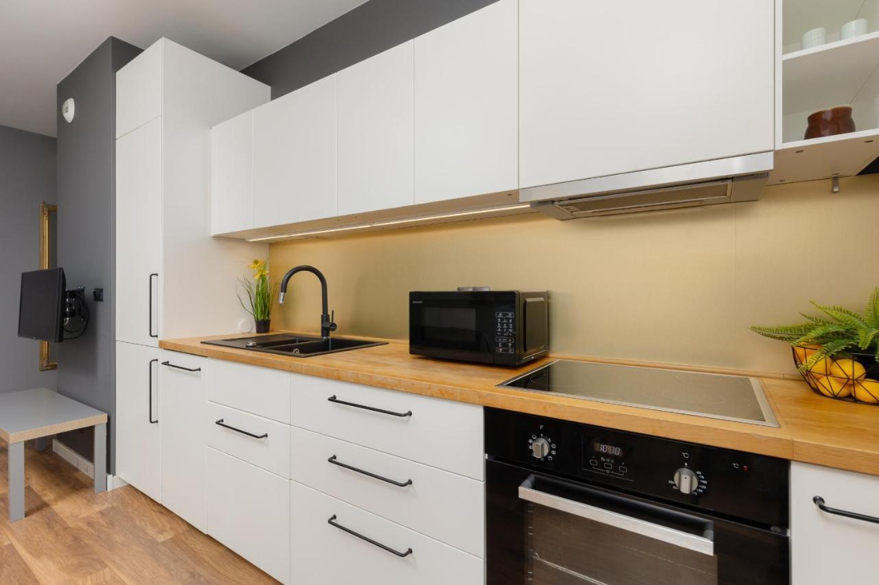 Apartment Elegant With Balcony In Close To The Airport By Renters Warsaw