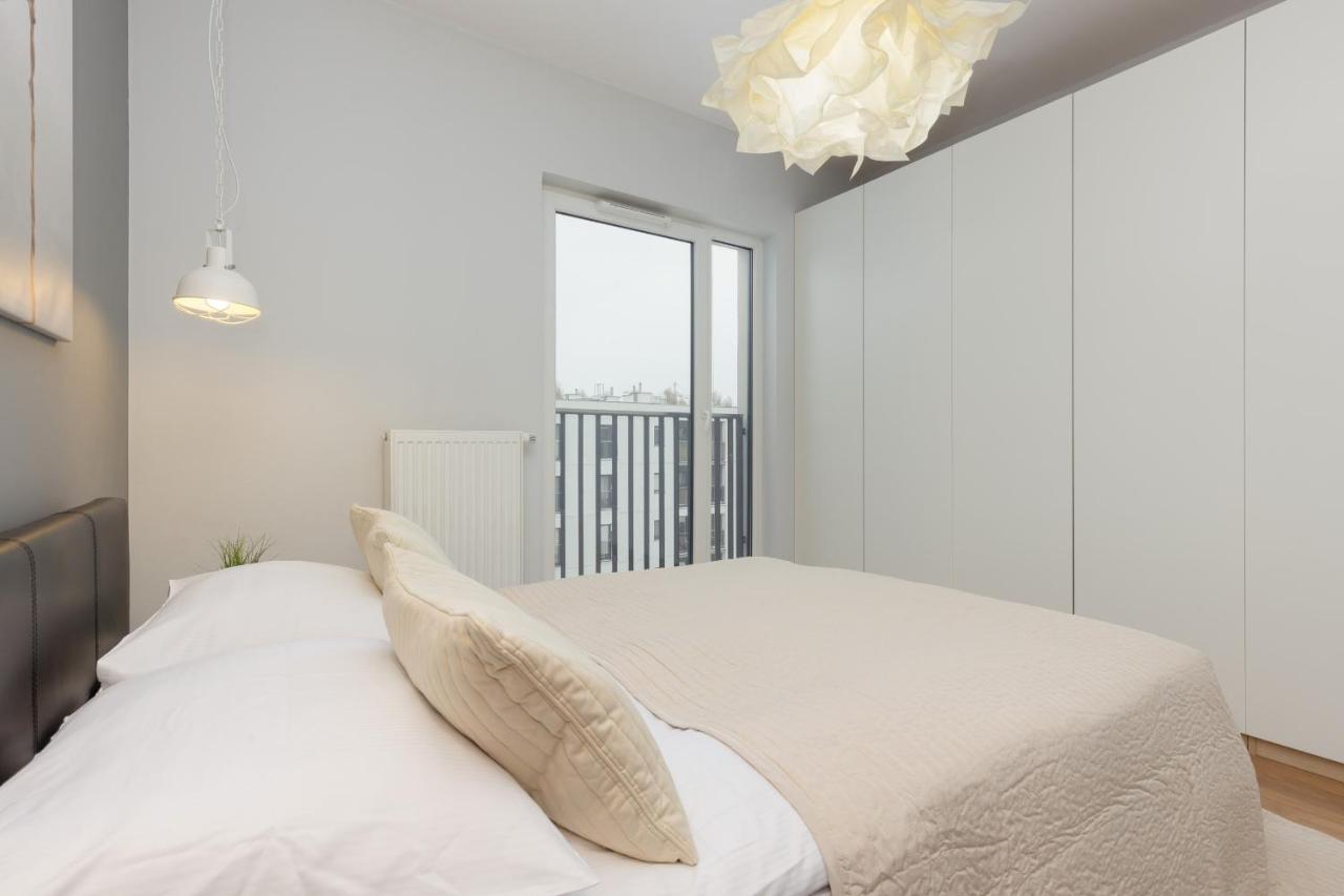 Elegant With Balcony In Close To The Airport By Renters * Warsaw