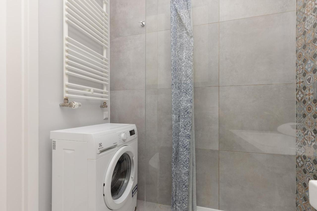 Elegant With Balcony In Close To The Airport By Renters Apartment Warsaw