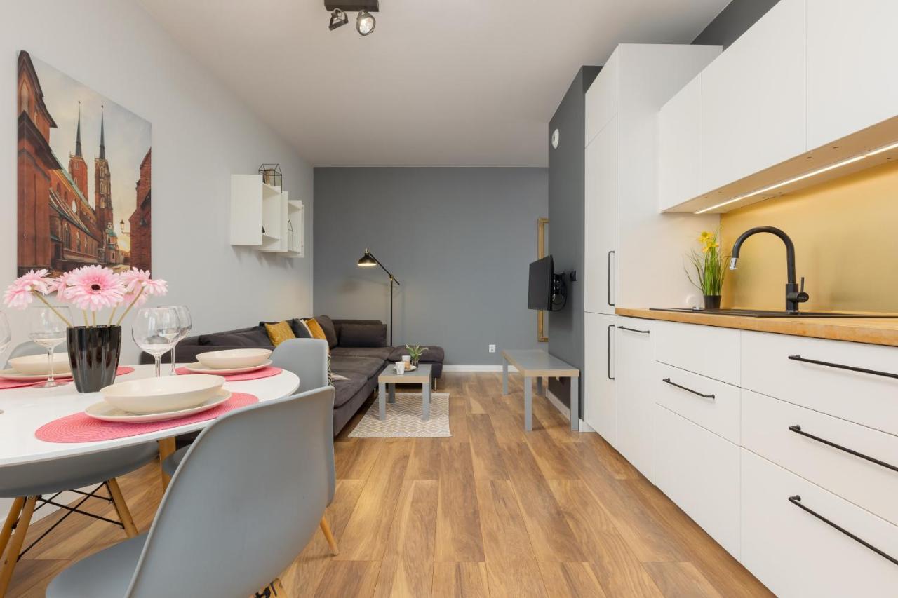Elegant With Balcony In Close To The Airport By Renters * Warsaw