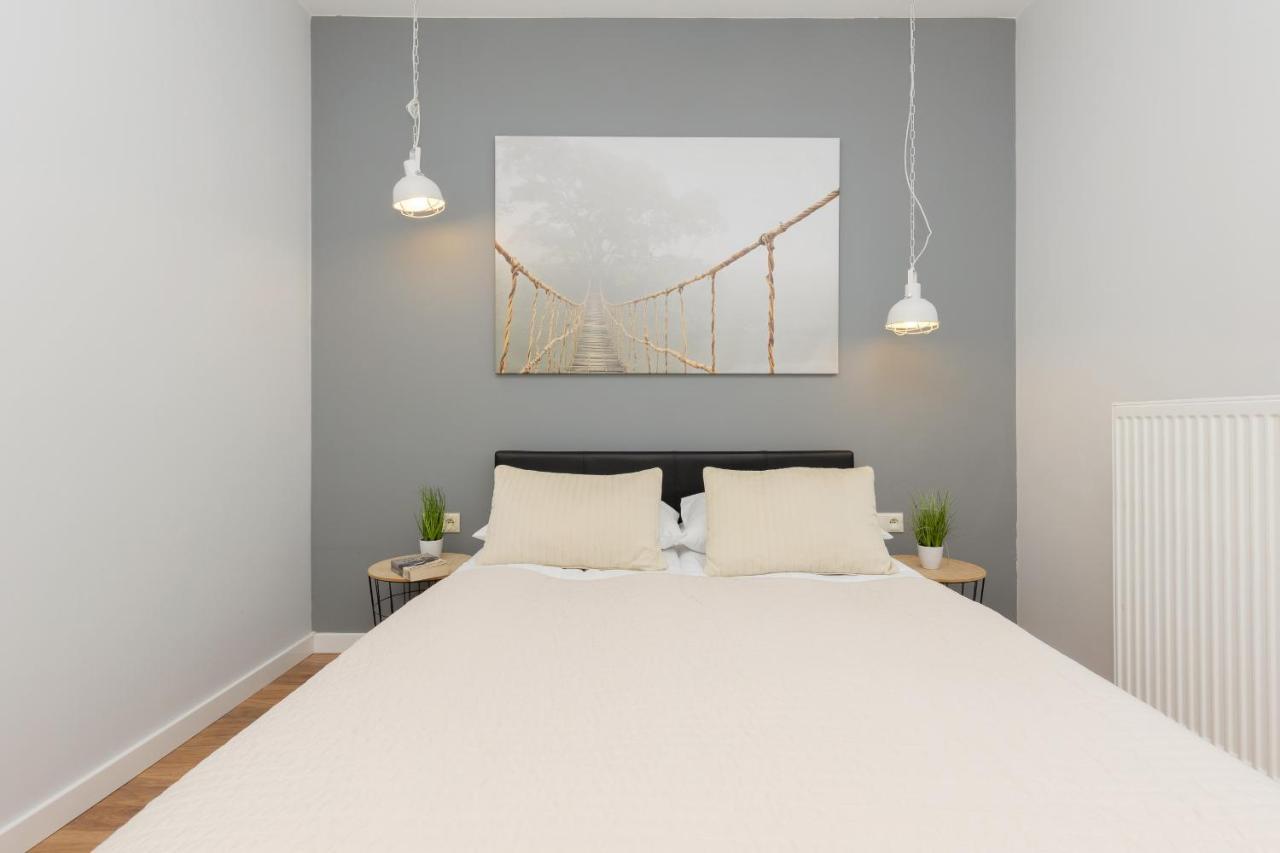 Elegant With Balcony In Close To The Airport By Renters
