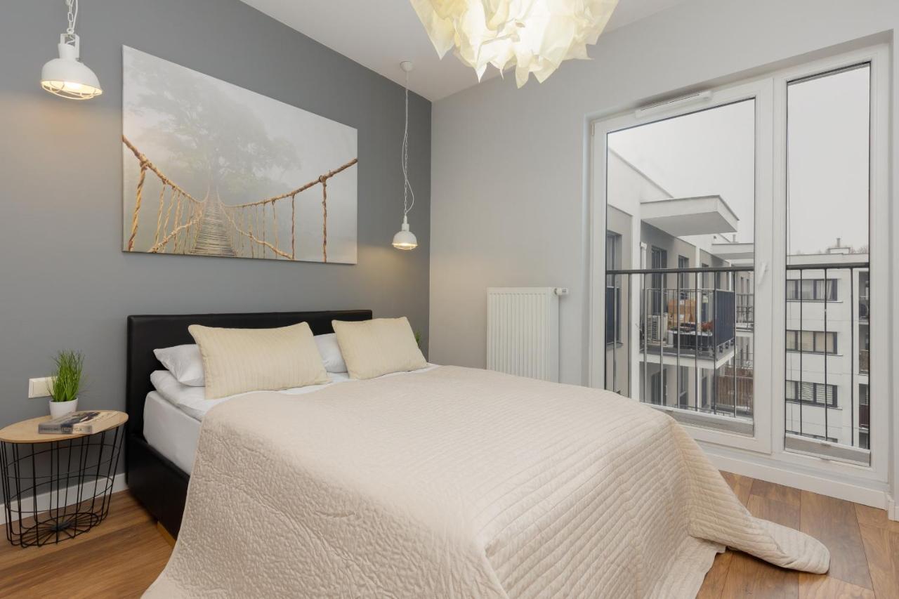 Elegant With Balcony In Close To The Airport By Renters Apartment Warsaw