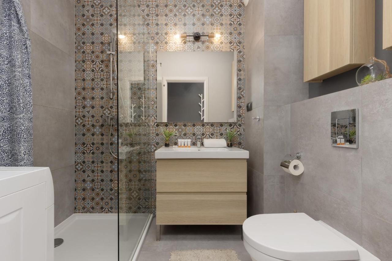 Elegant With Balcony In Close To The Airport By Renters Warsaw