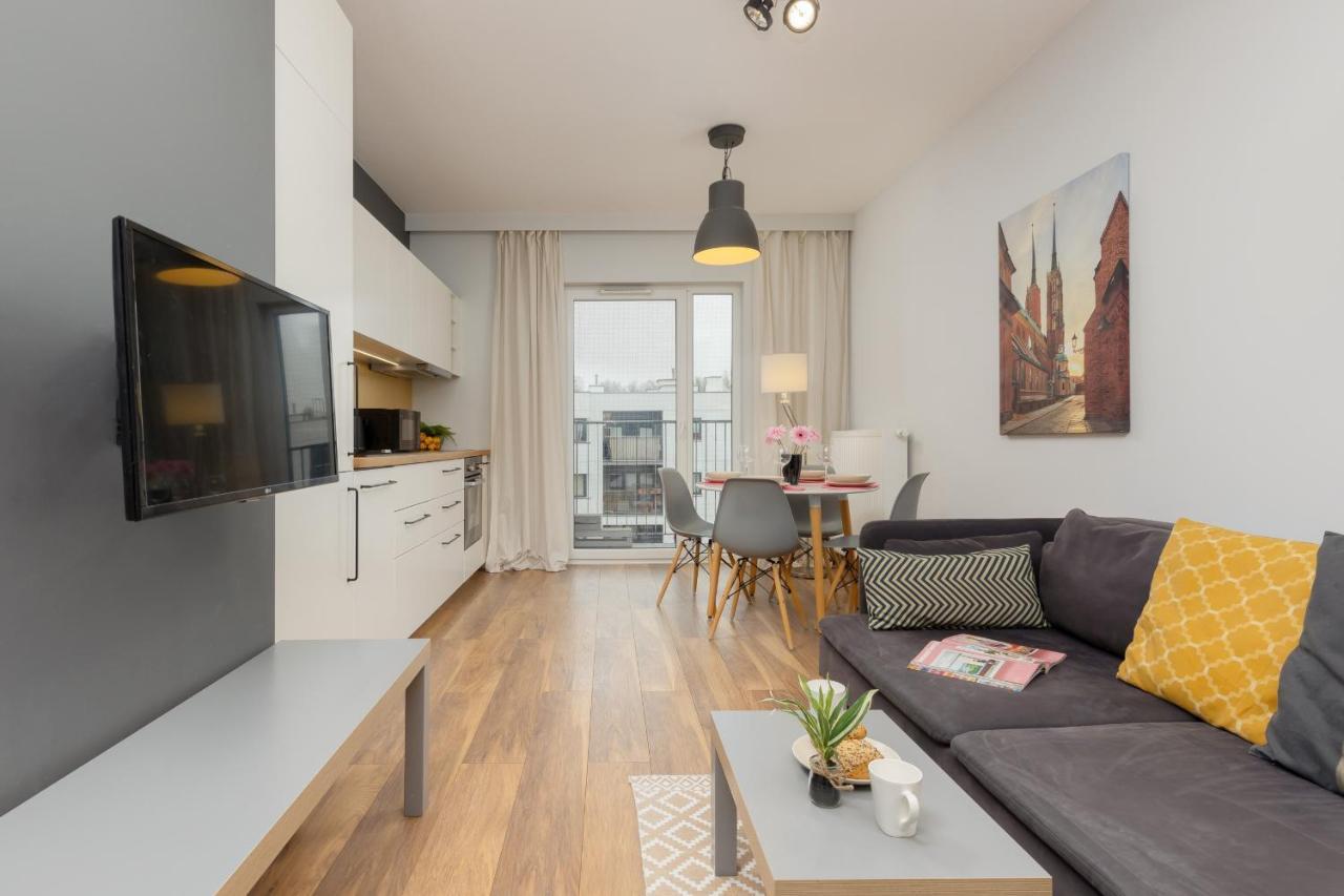 Elegant With Balcony In Close To The Airport By Renters Apartment Warsaw