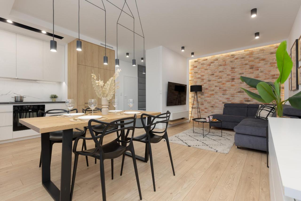 Loft With Parking In By Renters Apartment *
