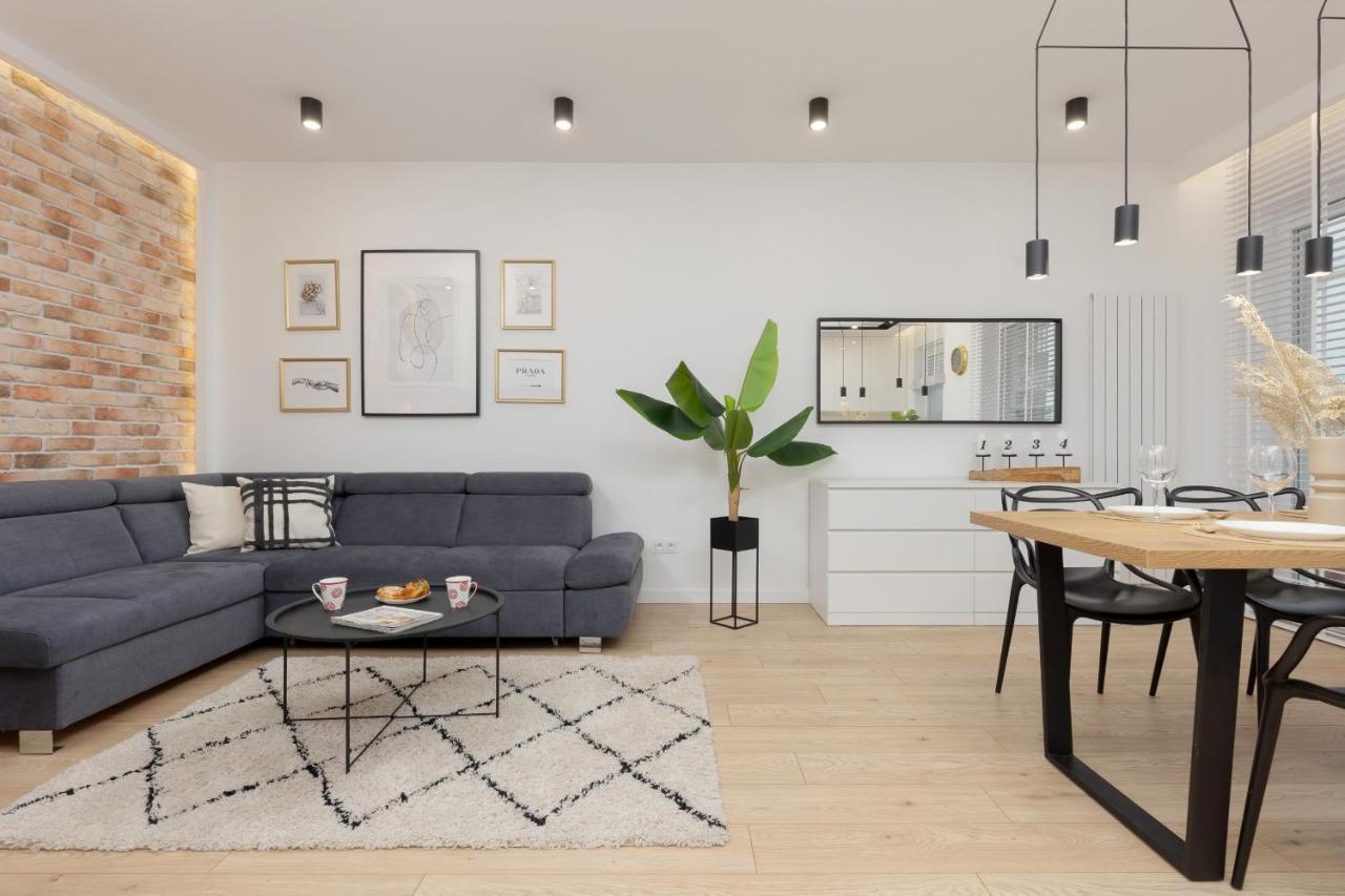 Apartment Loft With Parking In By Renters *