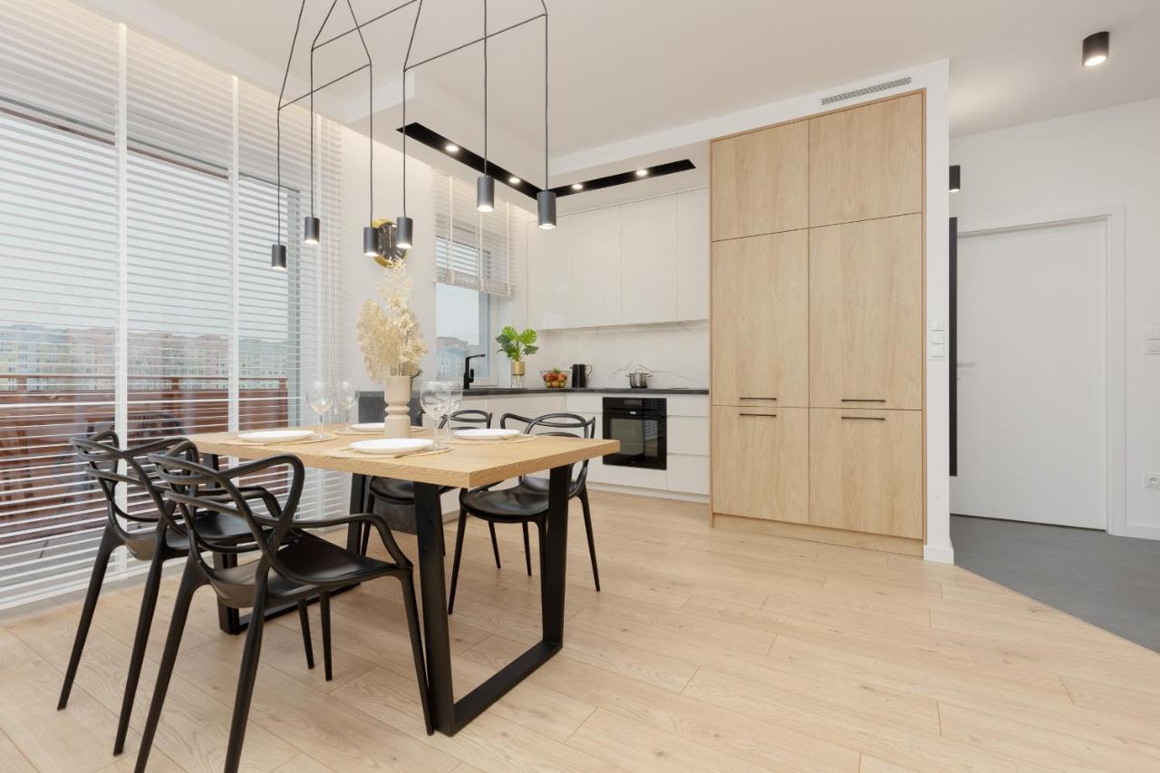 Loft With Parking In By Renters *