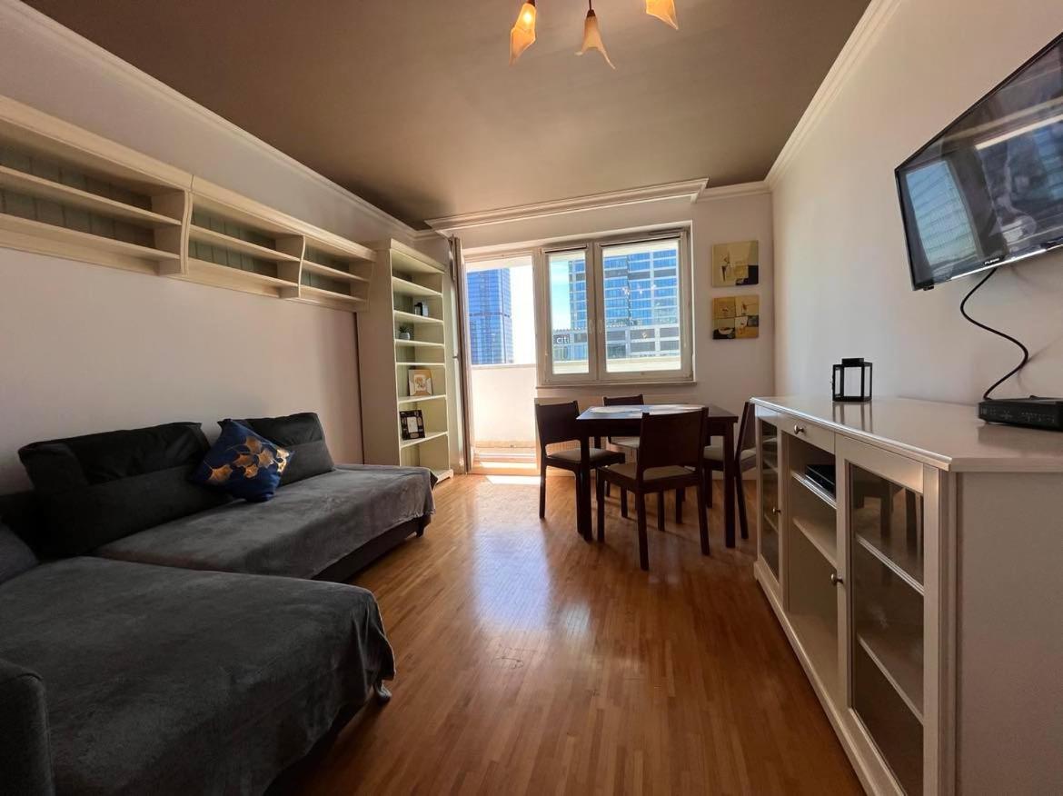 Apartamento W Centrum Warszawy Z Darmowym Parkingiem