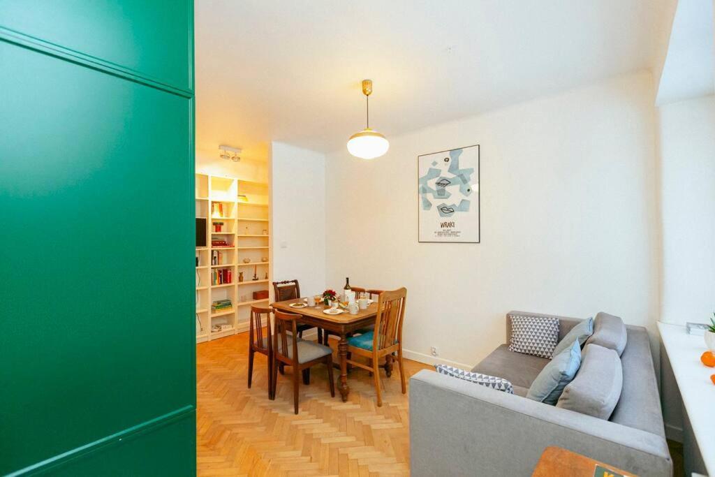 Bright And Elegant In The Area! Apartment