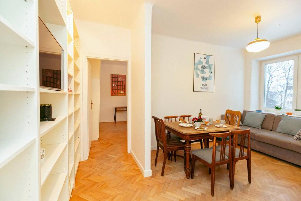 Bright And Elegant In The Area! *