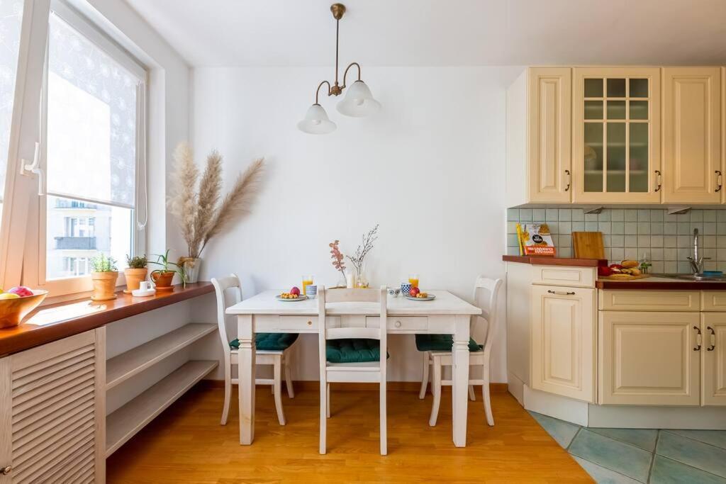 Apartment Cozy, Bright, Comfy Studio Next To The Old Town. *