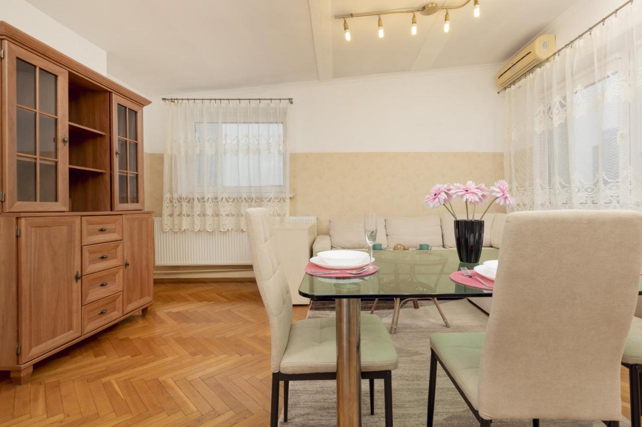 Sienna With Ac In The Center Of By Renters Apartament