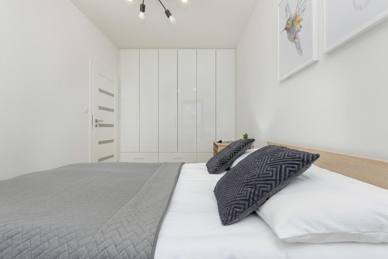 Chlodna Modern Near The Centre By Renters Apartment *