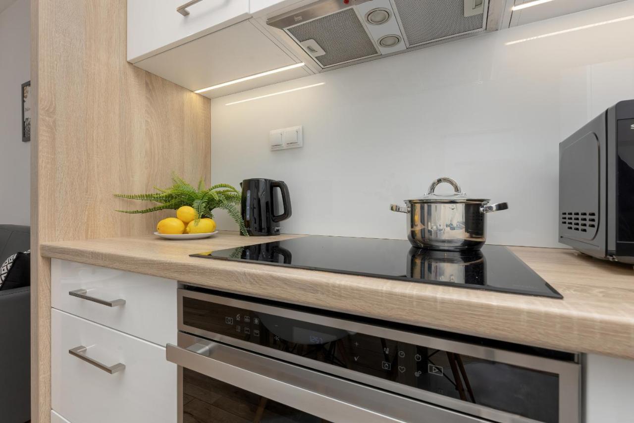 Chlodna Modern Near The Centre By Renters