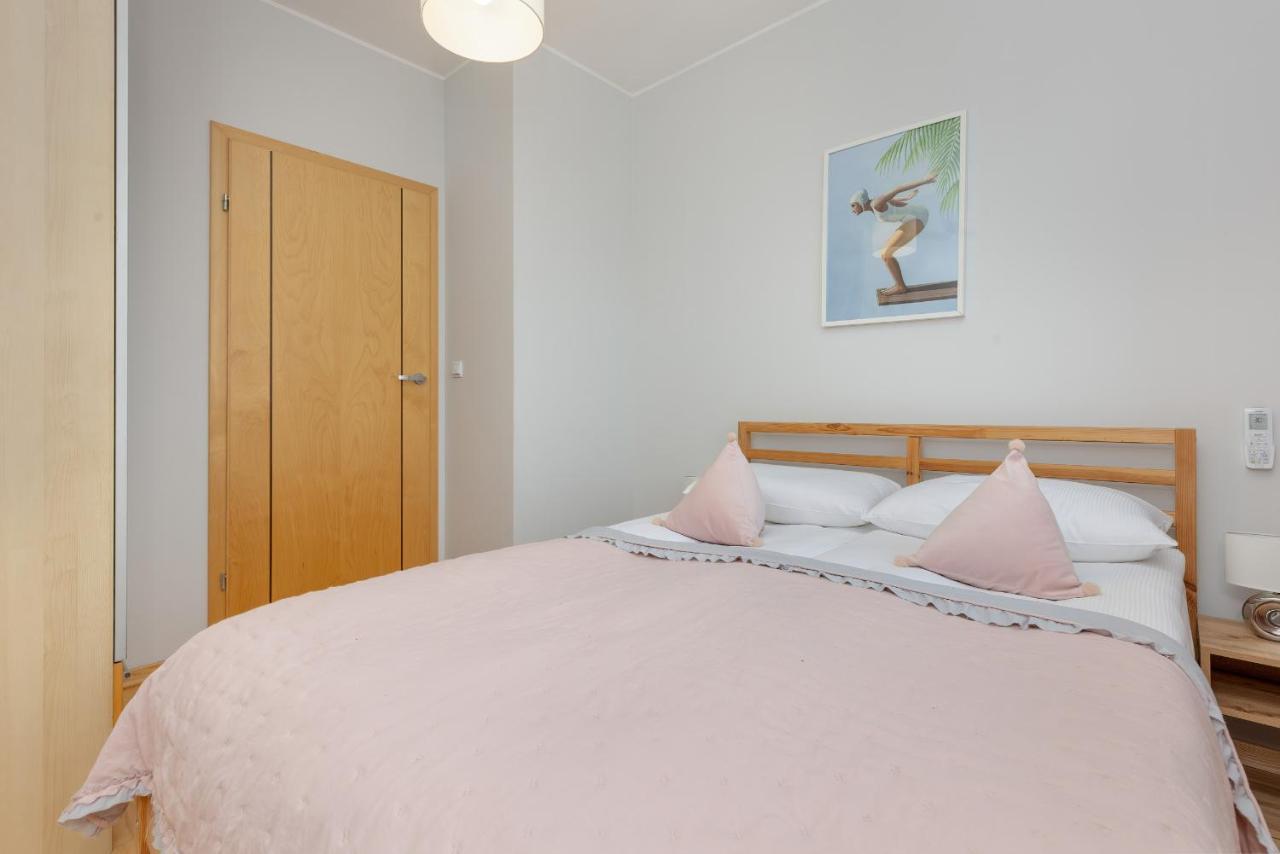 Gold & Blue Cozy In By Renters * Warsaw