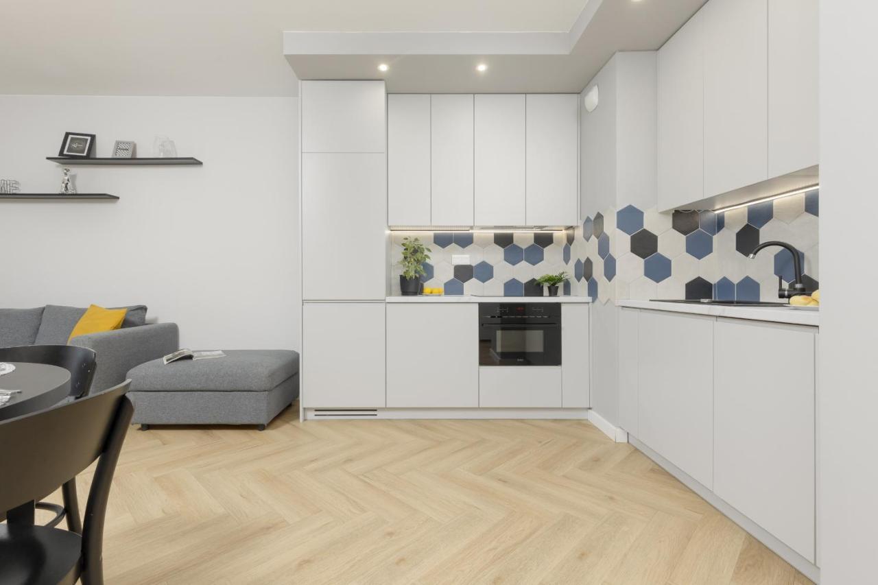 Bright, Cozy Close To The Airport By Renters Apartamento Varsóvia