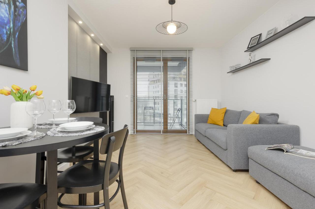 Bright, Cozy Close To The Airport By Renters Apartamento Varsóvia