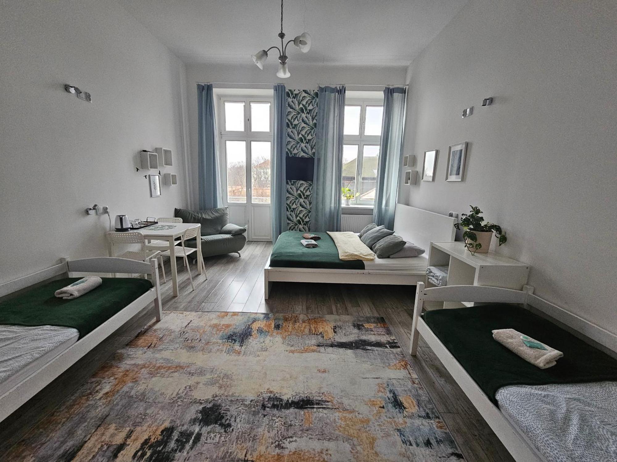 Deja Vu Hostel *