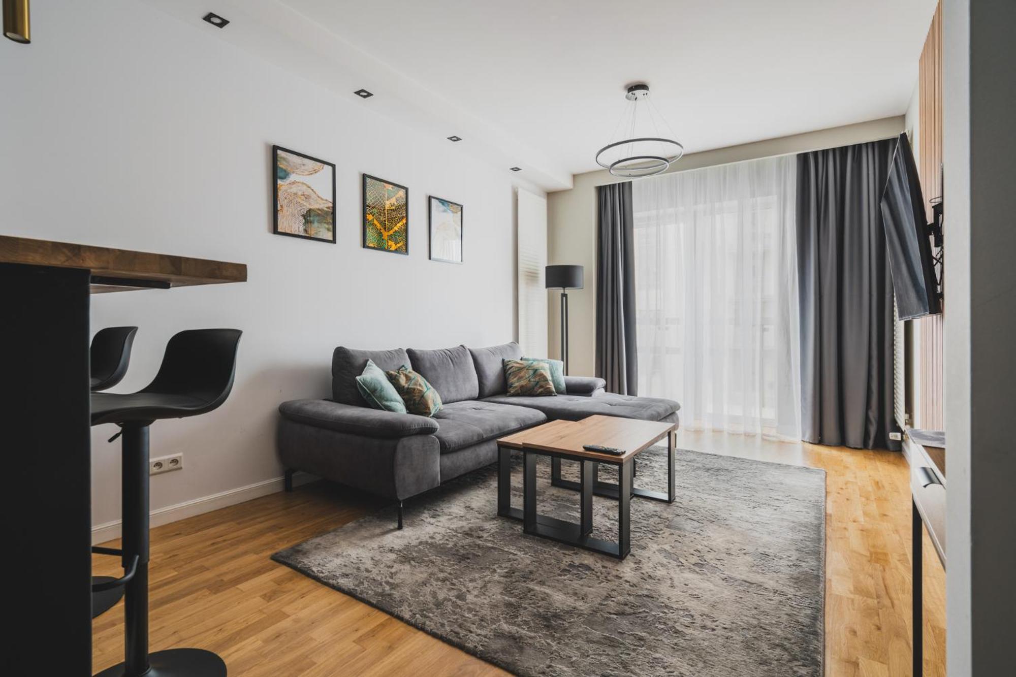 Platinum Towers J&k Apartment