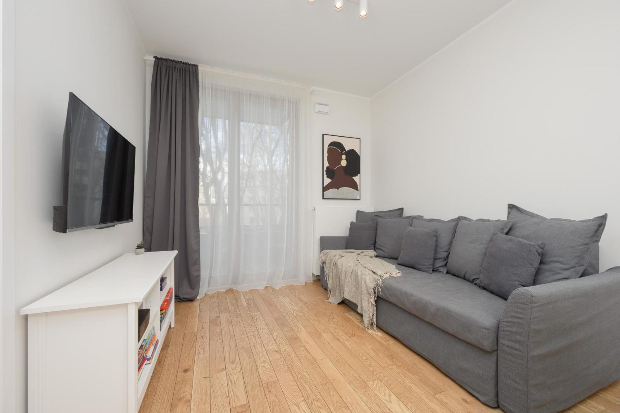 Apartment Srodmiescie Muranow With Parking By Renters *