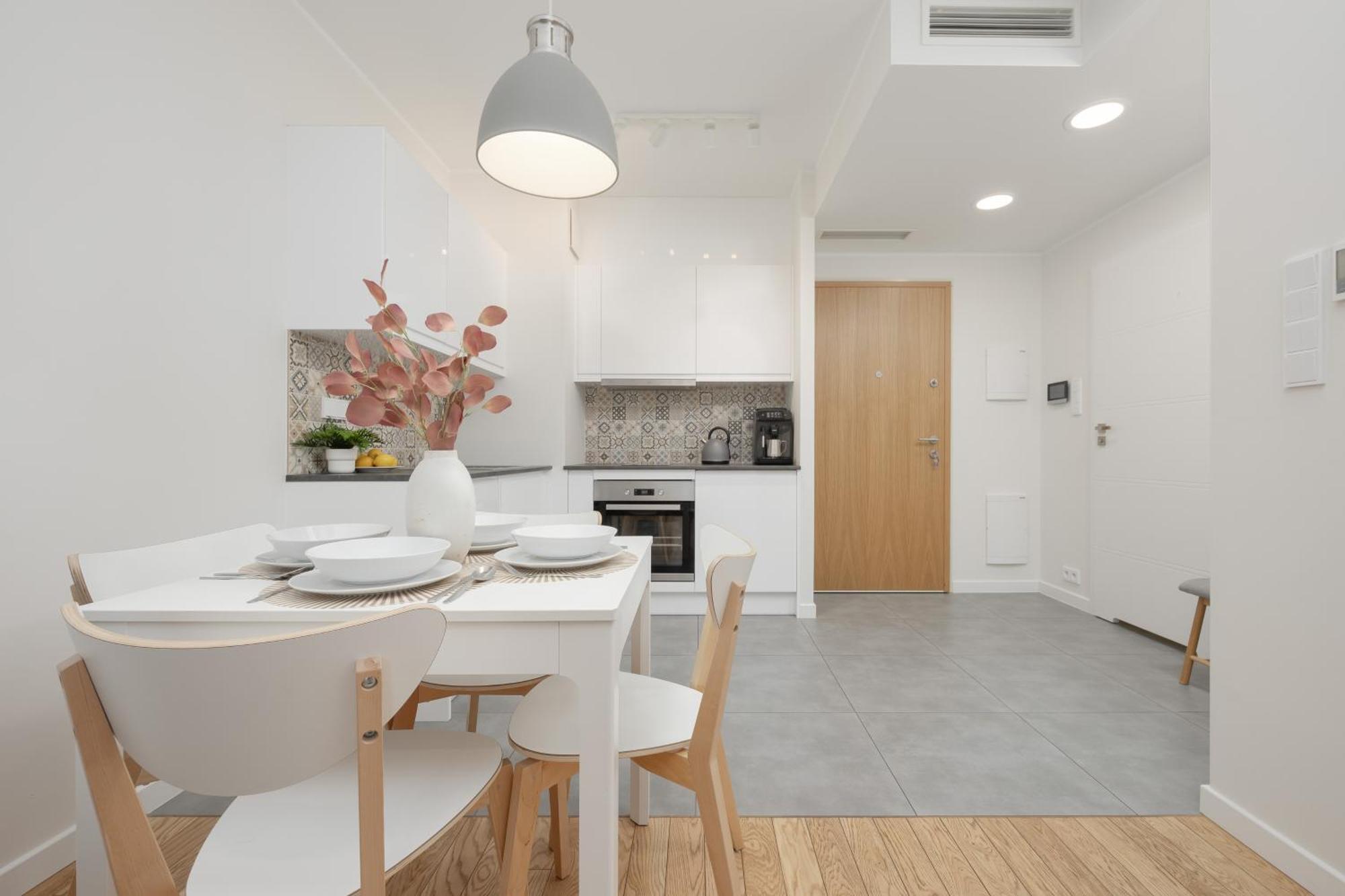 Srodmiescie Muranow With Parking By Renters Apartment Warschau