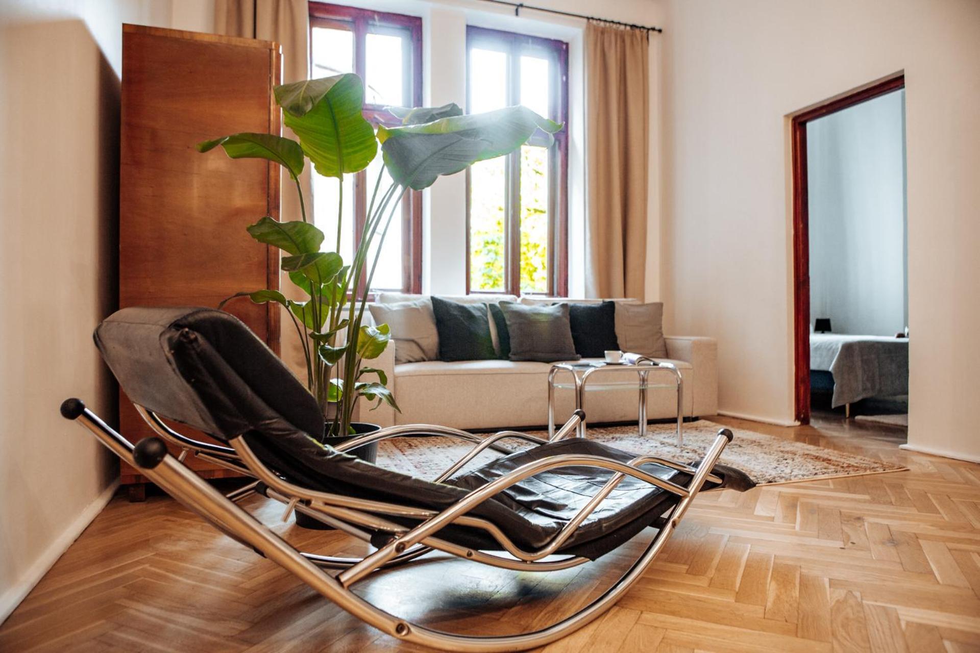 Oomph Vintage 2br Gem Steps From Politechnika Warsaw