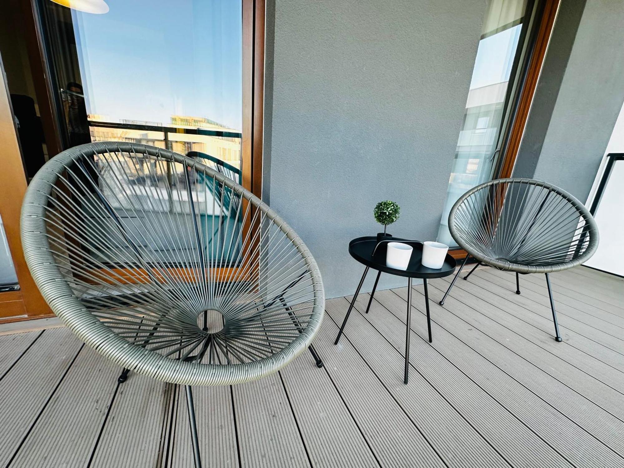 Apartment Inside Airport & Business Warsaw