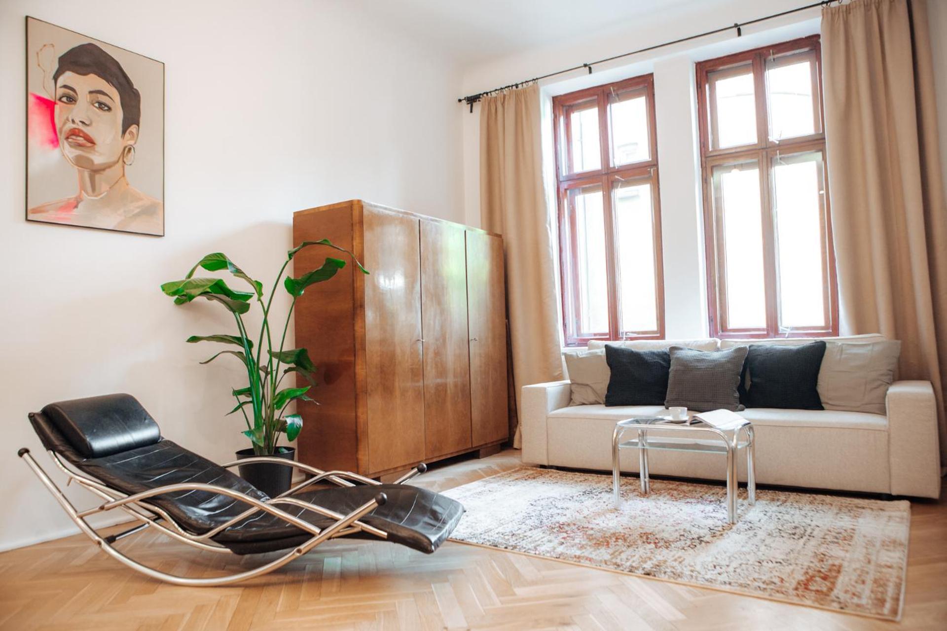 Oomph Vintage 2br Gem Steps From Politechnika