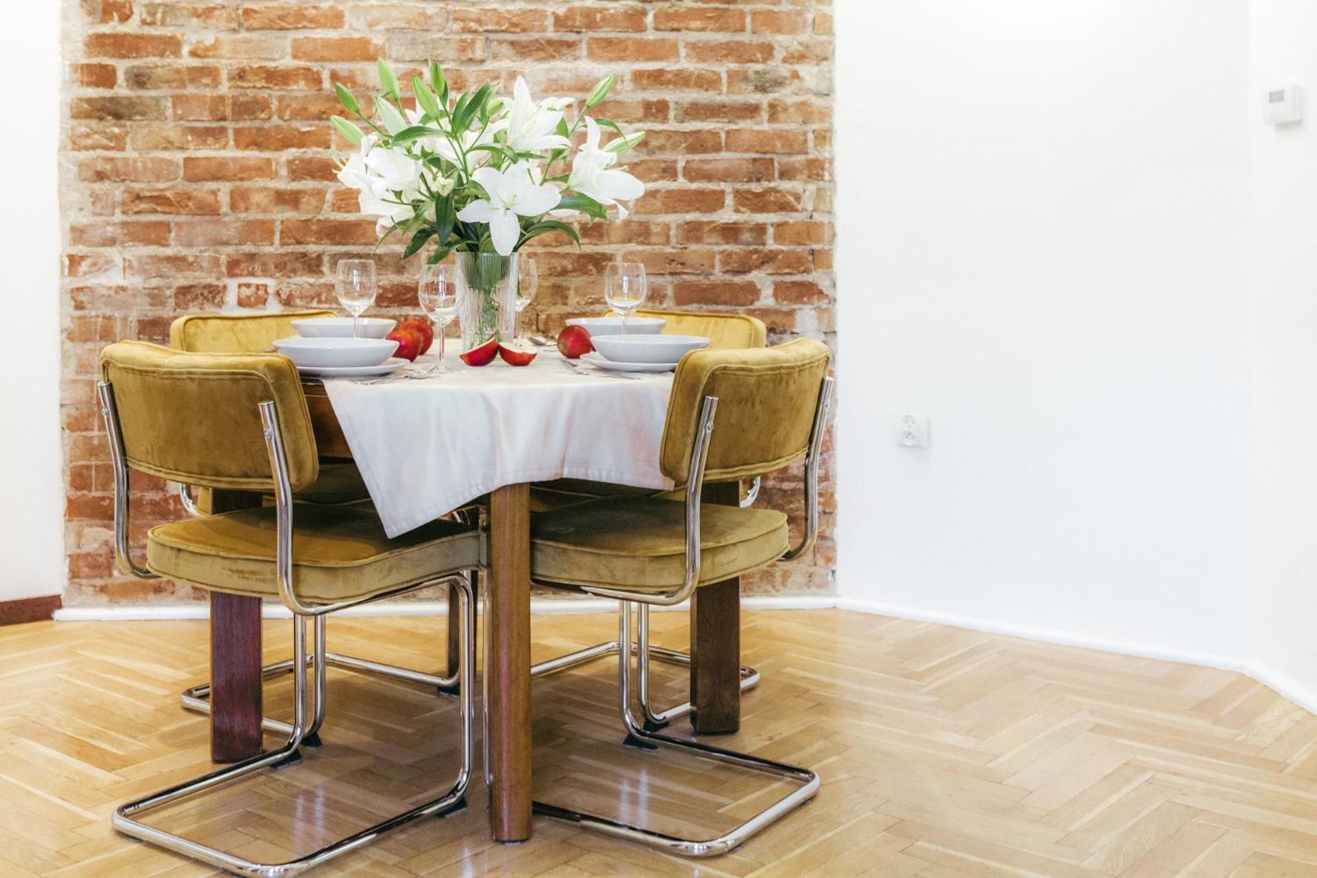 Oomph Vintage 2br Gem Steps From Politechnika Warsaw