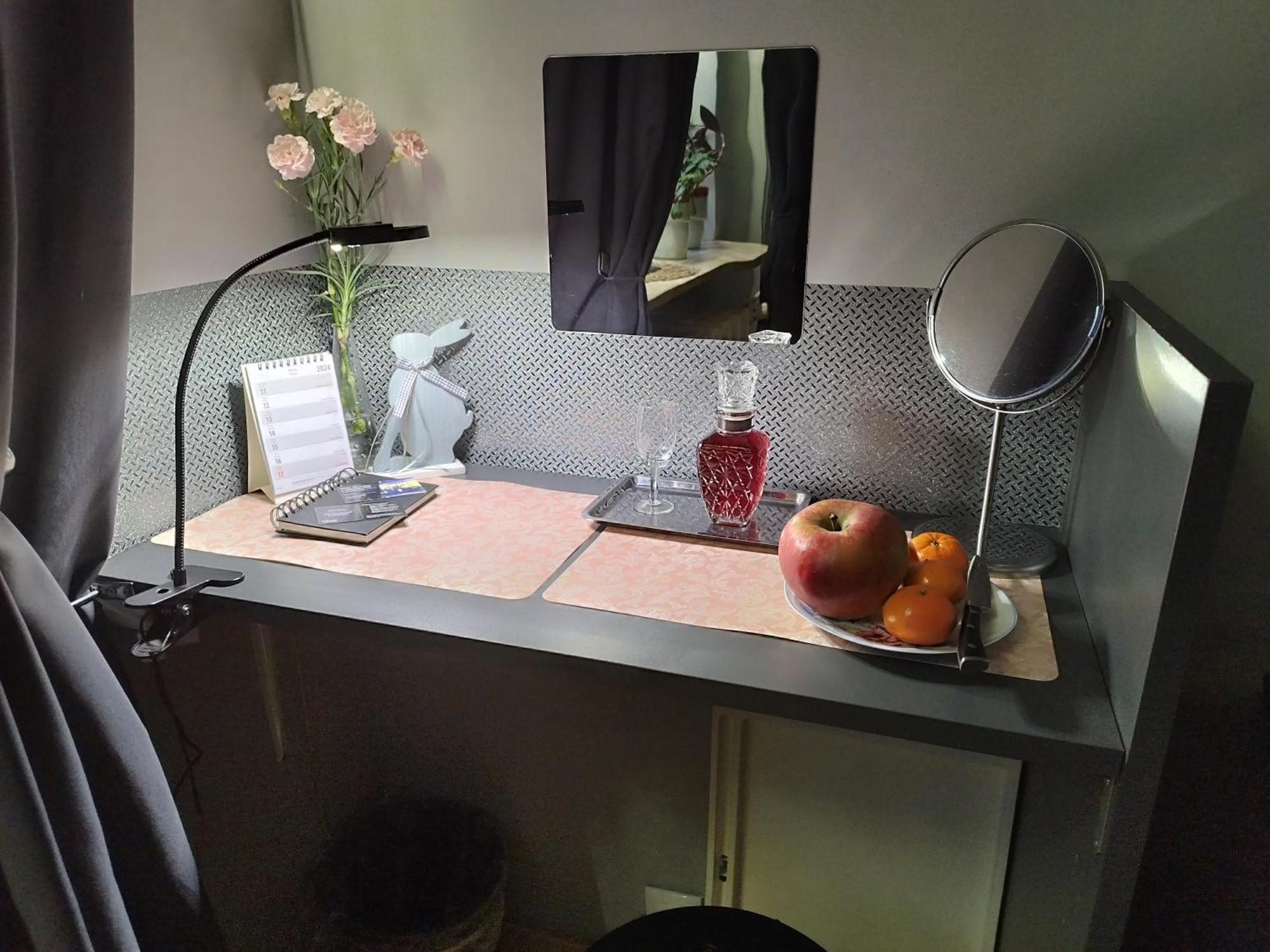 Niewielki Dla Jednej Osoby Lub Pary. Homestay Warsaw