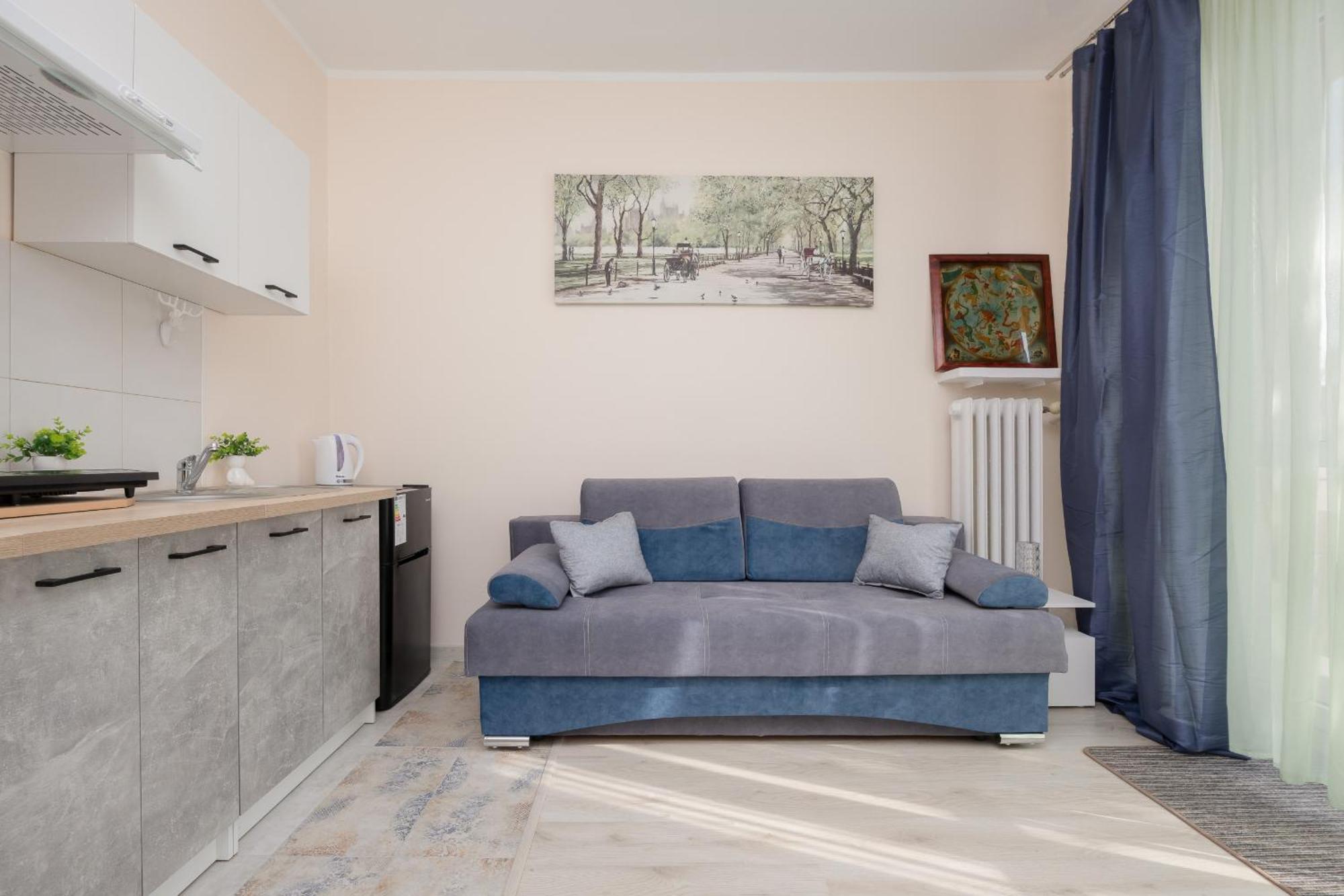 With Balcony 180 M To The Royal Baths By Renters Apartment