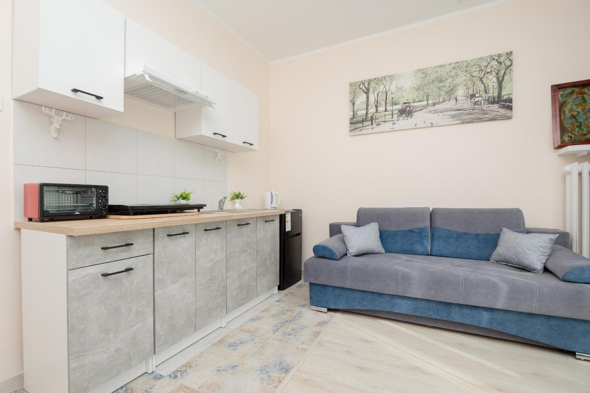 With Balcony 180 M To The Royal Baths By Renters