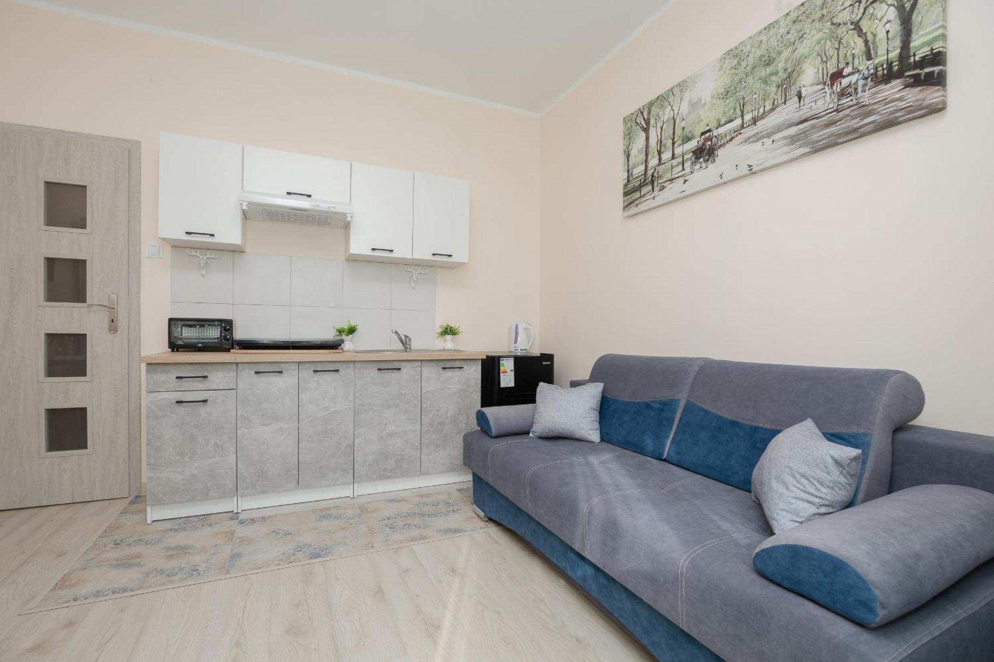 Apartment With Balcony 180 M To The Royal Baths By Renters