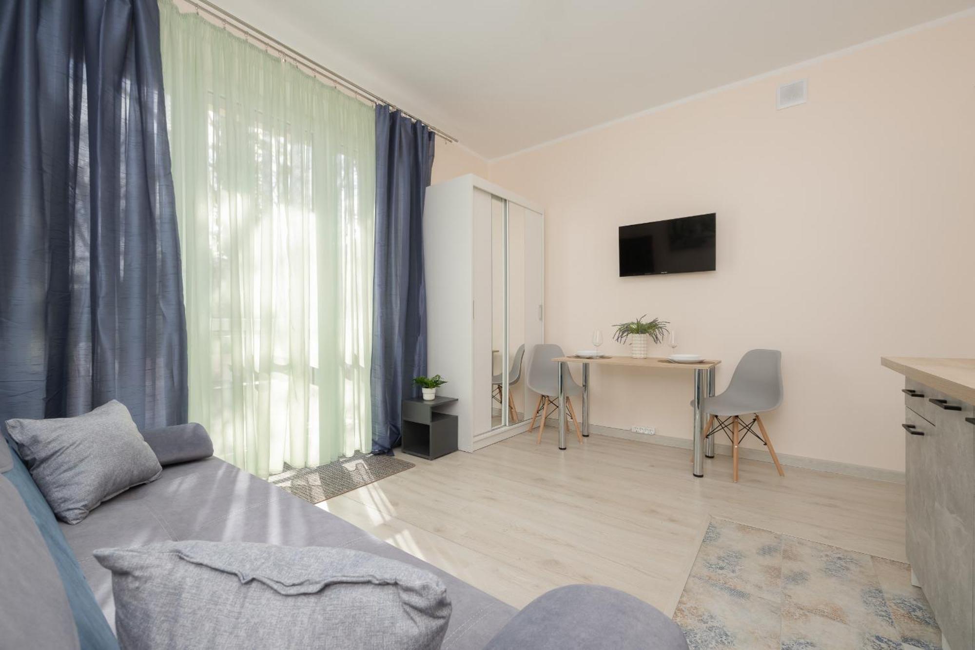 With Balcony 180 M To The Royal Baths By Renters