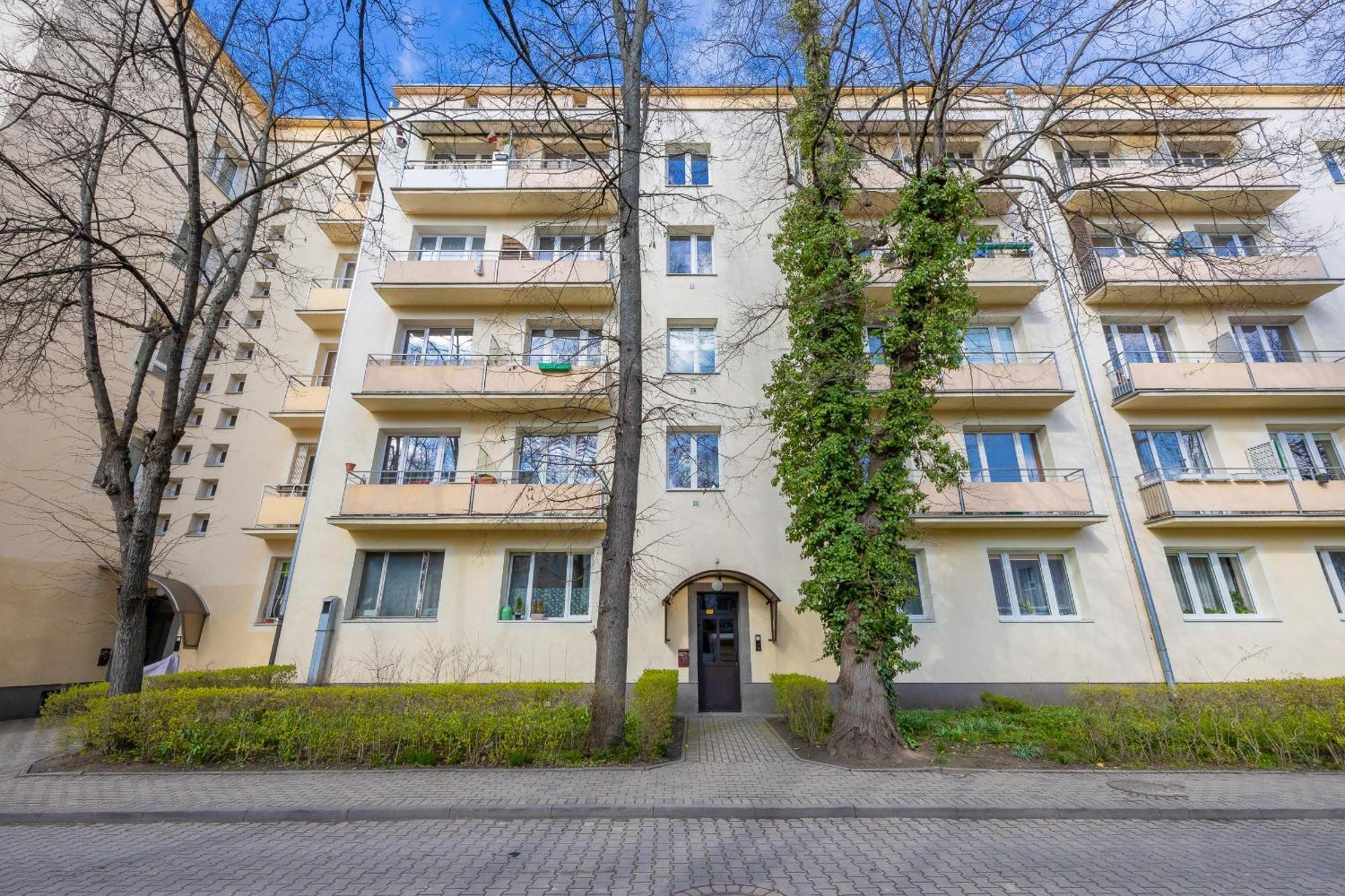 With Balcony 180 M To The Royal Baths By Renters