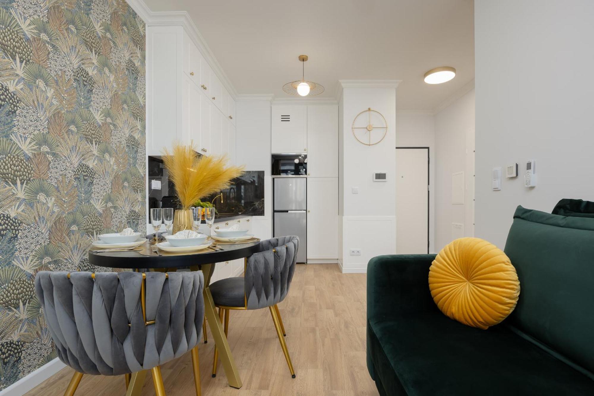 Elegant Near Rondo Onz By Renters Prestige Apartment Warsaw